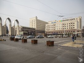 Территорию перед центральным входом на «Атакент» в Алматы реконструировать не будут