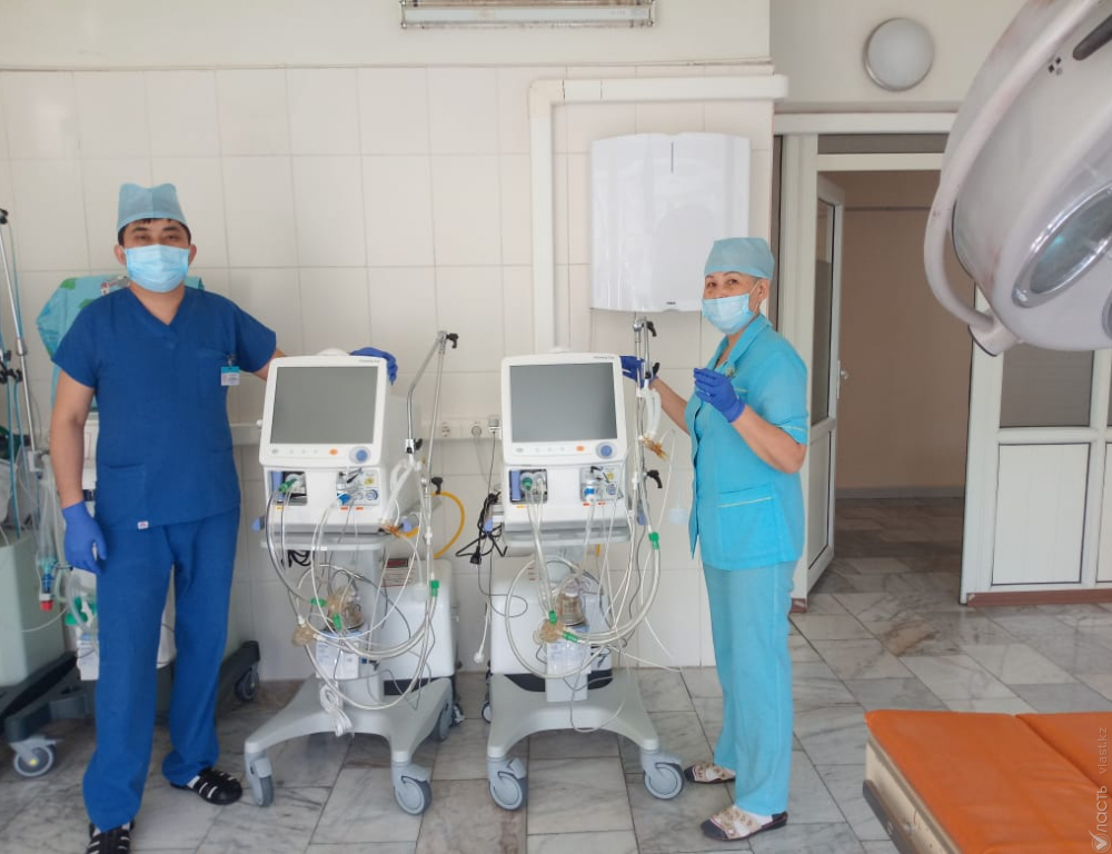 «Шеврон» приобрел два новых аппарата ИВЛ для детской инфекционной больницы Алматы 